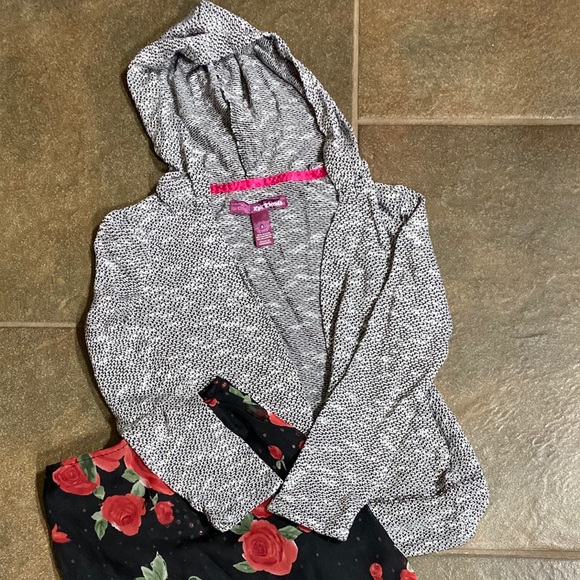 🌸 Girls skirt and hoodie size 5 - Picture 1 of 5